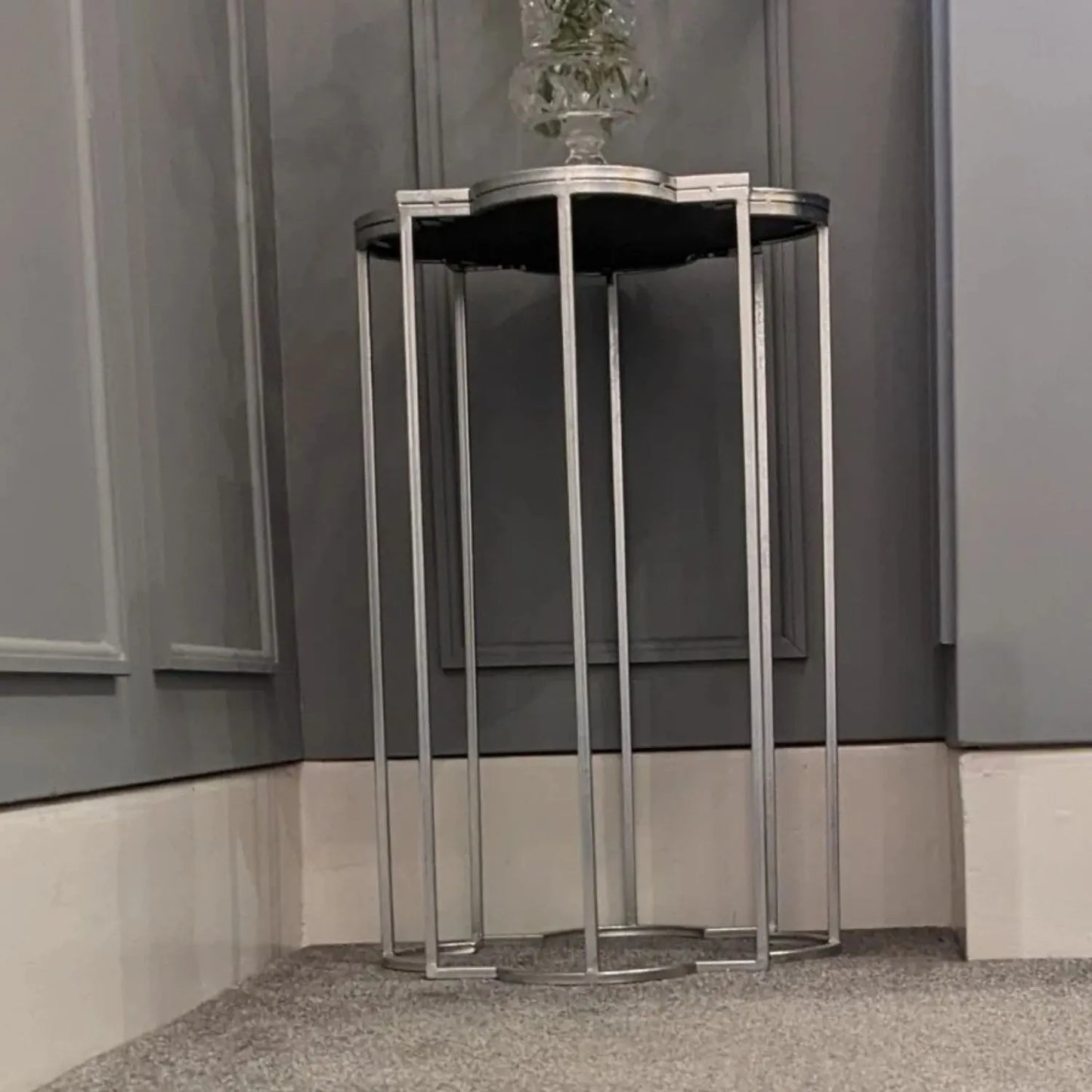 Set of 2 Silver Mirrored Quatrefoil Nesting Side Tables with Handcrafted Metal Frames, Bevelled Mirrored Tops and Geometric Openwork Design – Modern Occasional Lamp Tables for Living Room, Bedroom or Hallway H69xW19xD19cm & H62xW16xD16cm | Click Style