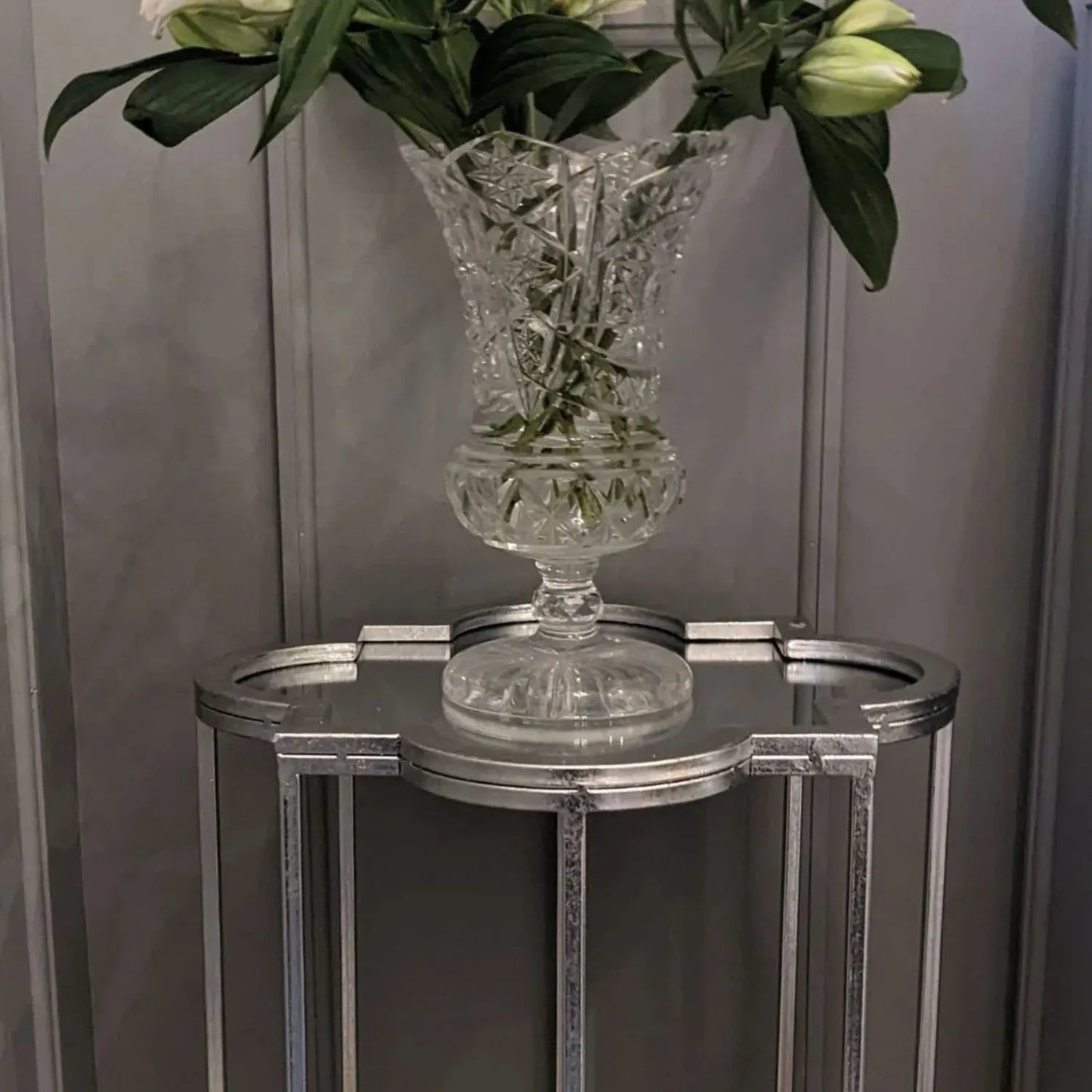 Set of 2 Silver Mirrored Quatrefoil Nesting Side Tables with Handcrafted Metal Frames, Bevelled Mirrored Tops and Geometric Openwork Design – Modern Occasional Lamp Tables for Living Room, Bedroom or Hallway H69xW19xD19cm & H62xW16xD16cm | Click Style