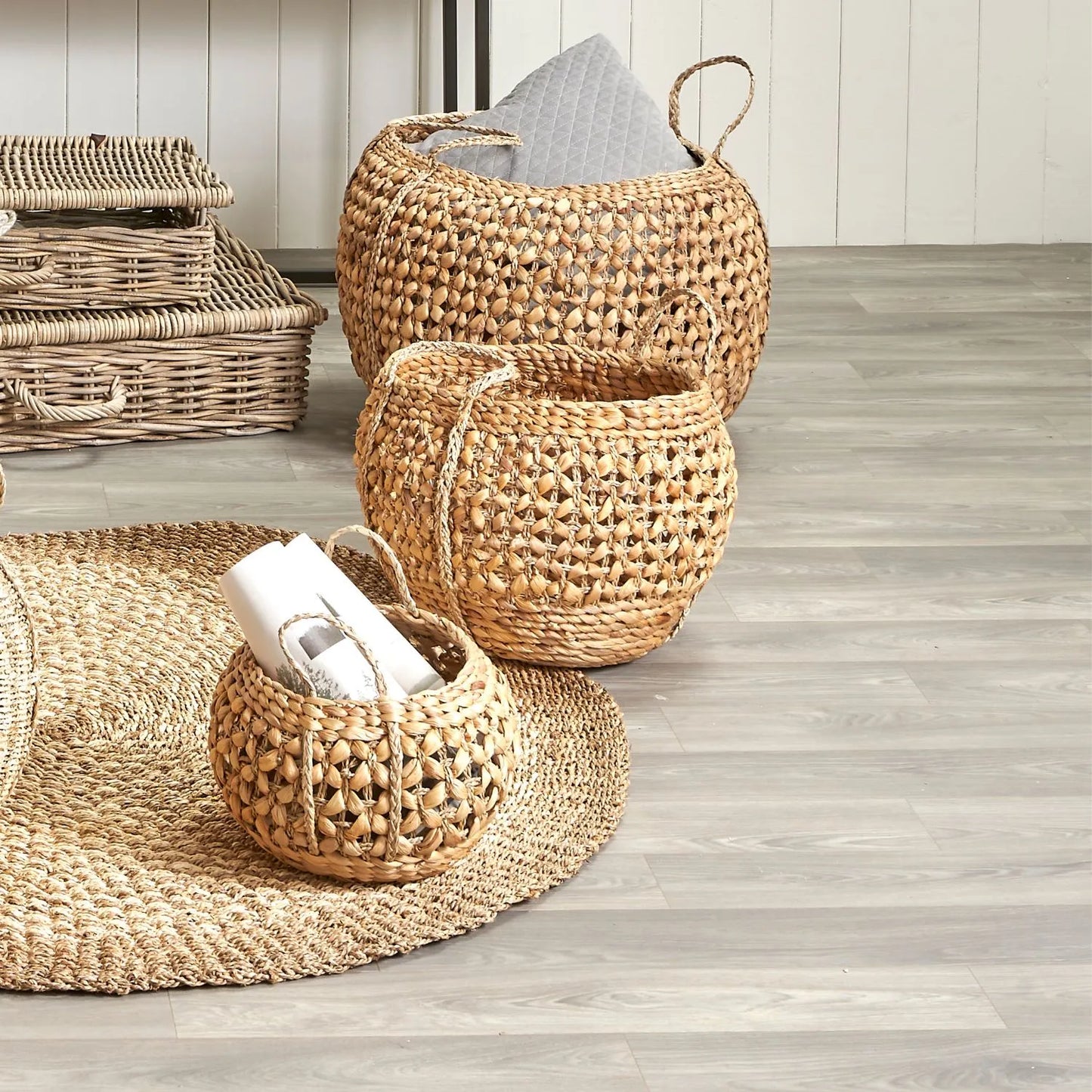 Set of Three Round Natural Water Hyacinth Baskets with Handles – Handwoven Decorative Storage 40x56x56cm - Click Style