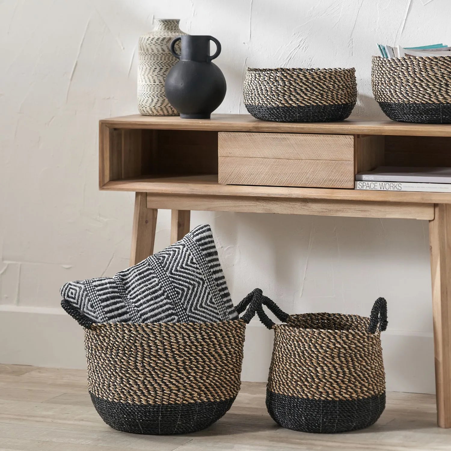 Set of Two Round Natural & Black Seagrass Baskets with Handles – Two Tone Woven Storage for Home Organisation 30x37x37cm - Click Style