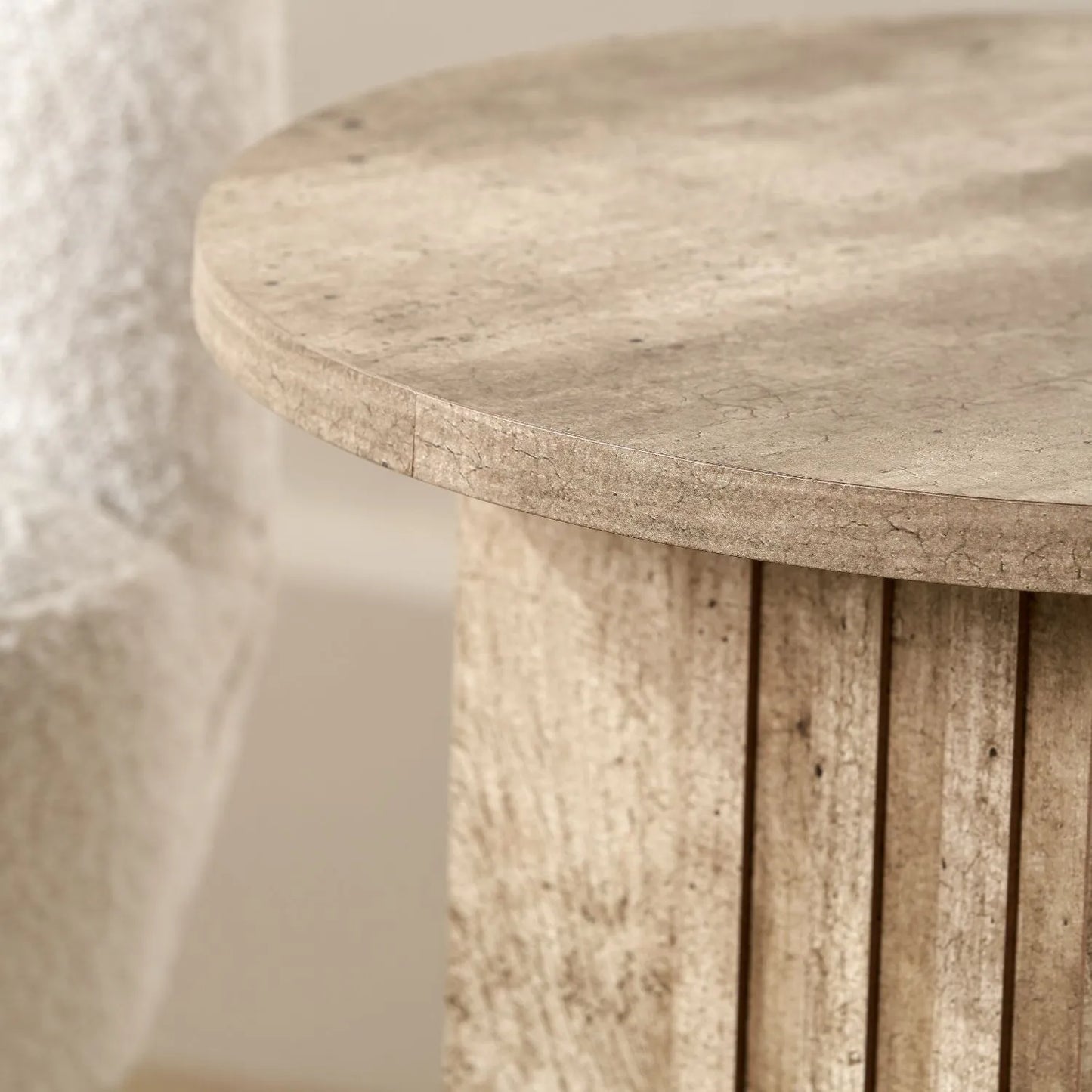 Stone Concrete Effect Round Pedestal Side Table with Vertical Grooved Base – Modern Beige & Grey Stone Effect Accent or Occasional Table with Textured Round Top for Living Rooms, Bedrooms & Contemporary Interiors 50x40x40cm | Click Style