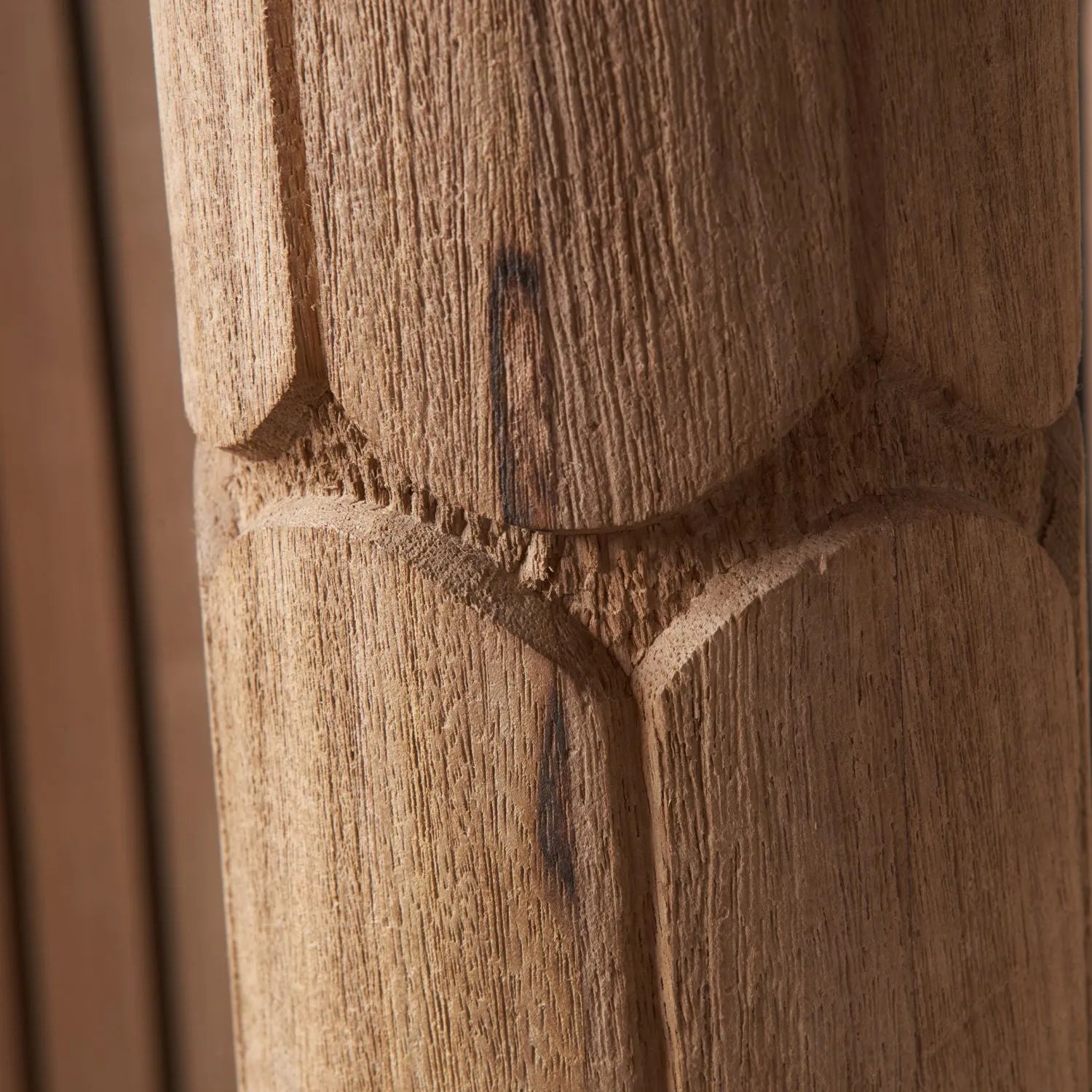 Tall Rustic Natural Mango Wood Table Lamp with Black Linen Drum Shade – Hand-Carved Embossed Scallop Design Wooden Light 67x35x35cm - Click Style