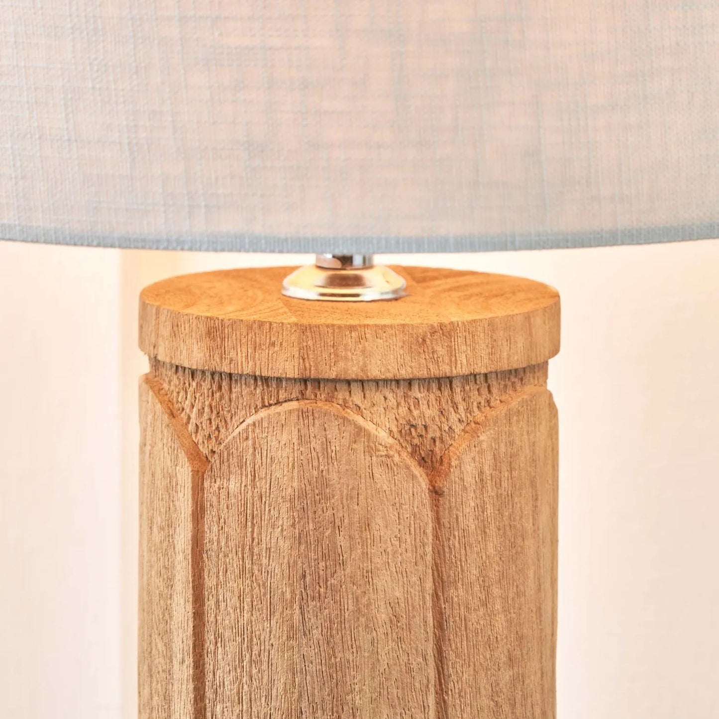 Tall Rustic Natural Mango Wood Table Lamp with White Linen Drum Shade – Hand-Carved Embossed Scallop Design Wooden Light 67x35x35cm - Click Style