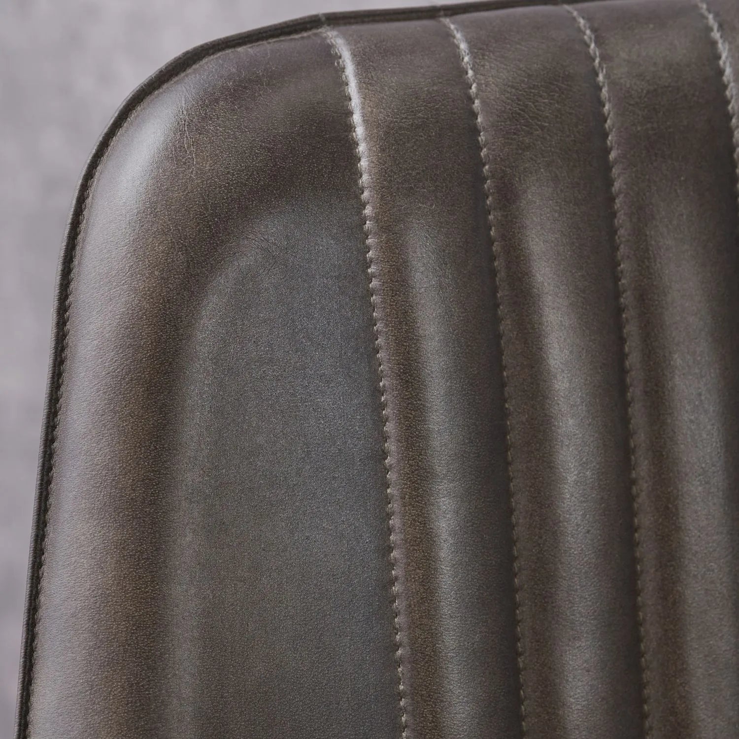 Vintage Dark Brown Genuine Leather Bar Stool With Plain Back And Black Metal Legs At Kitchen Island – Channel-Stitched Seat Retro Bar Stool | Click Style