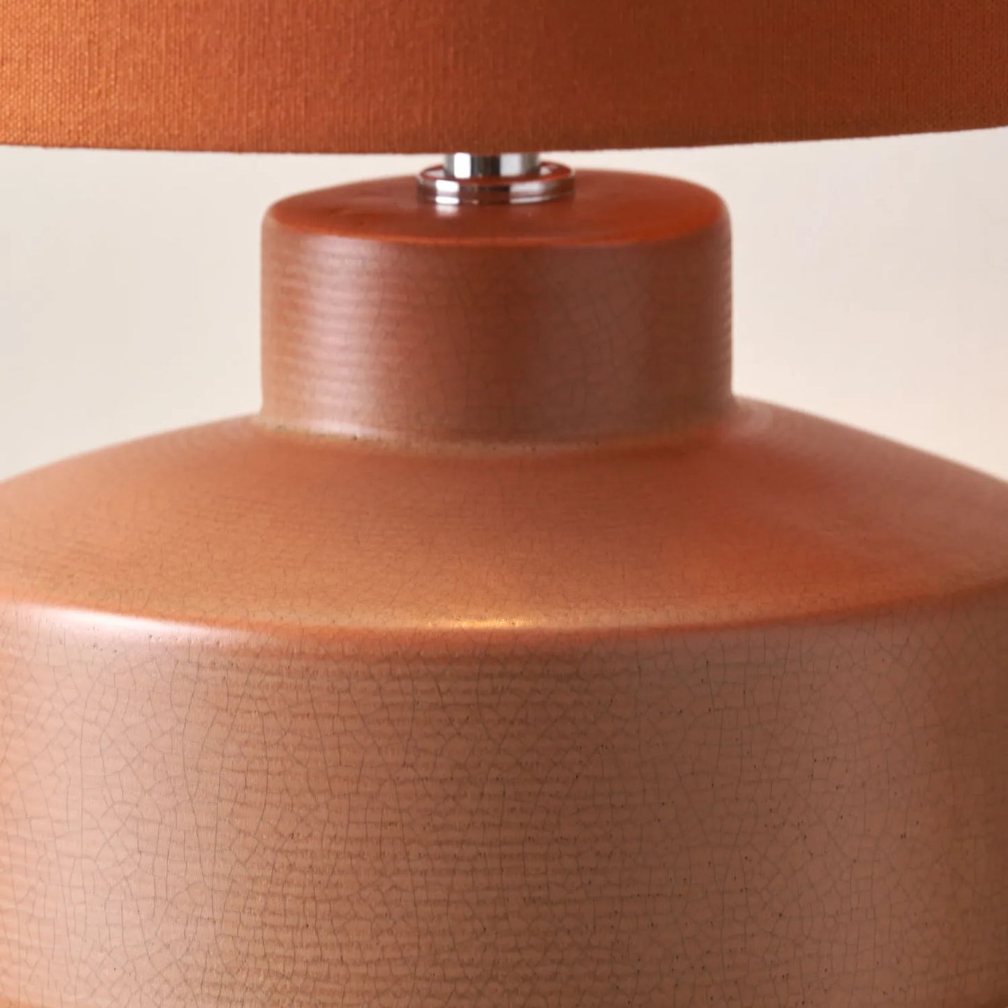 Warm Cinnamon Crackle-Effect Ceramic Table Lamp with Linen Drum Shade – Sculptural Earthy Stoneware Table Light 38x28x28cm | Click Style