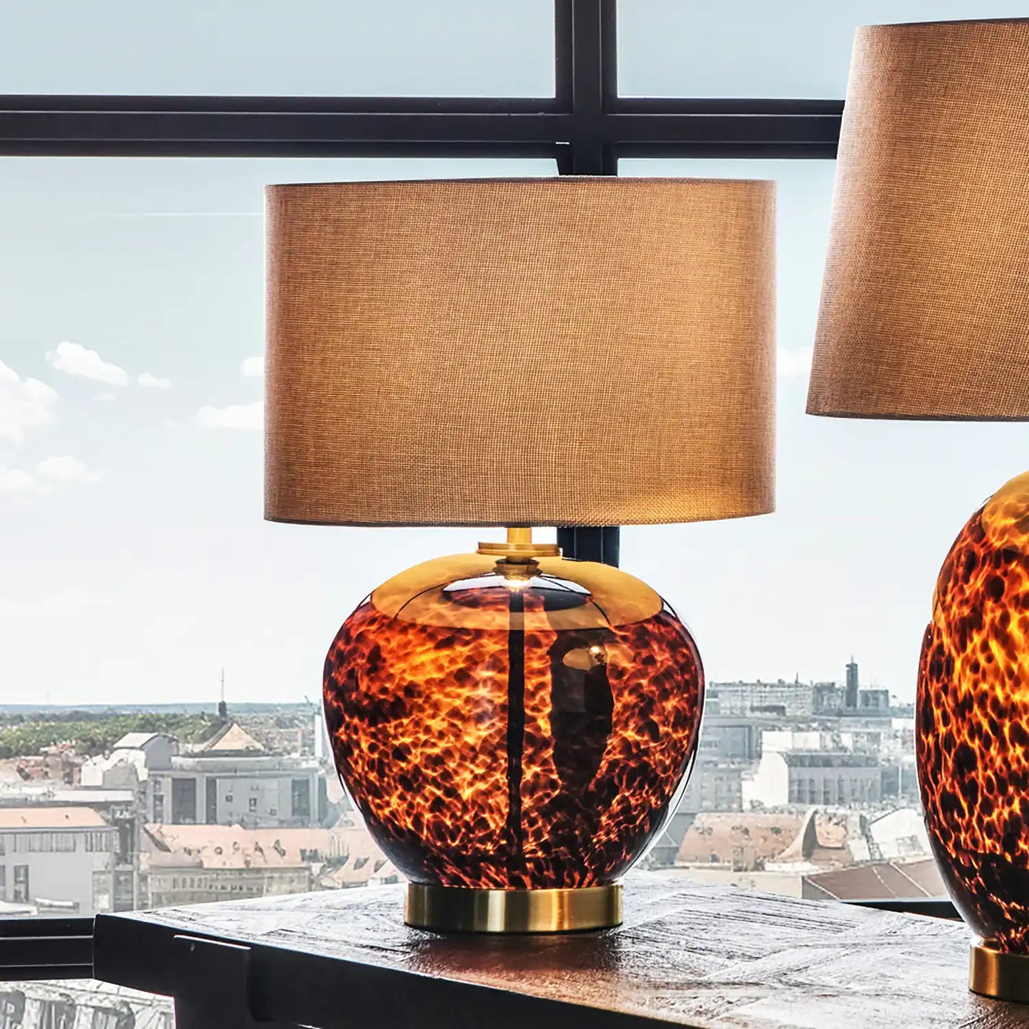 Amber & Brown Tortoiseshell Glass Table Lamp with Natural Linen Shade 44x44x30cm – Click Style