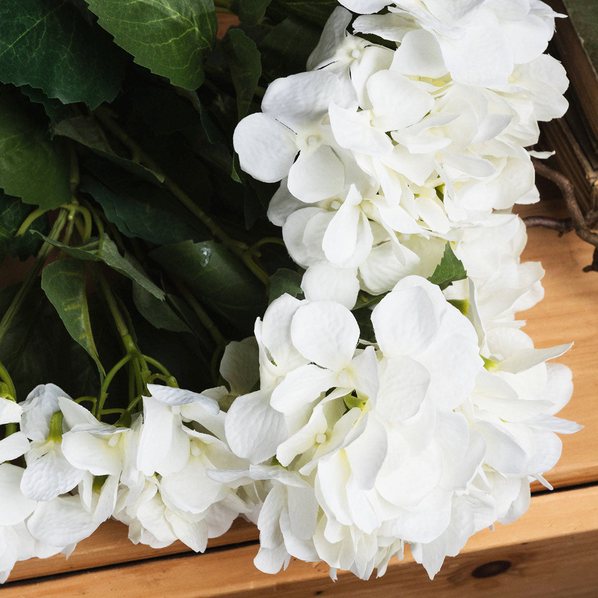 Artificial Soft White Multi-Bloom Hydrangea Stem – Click Style