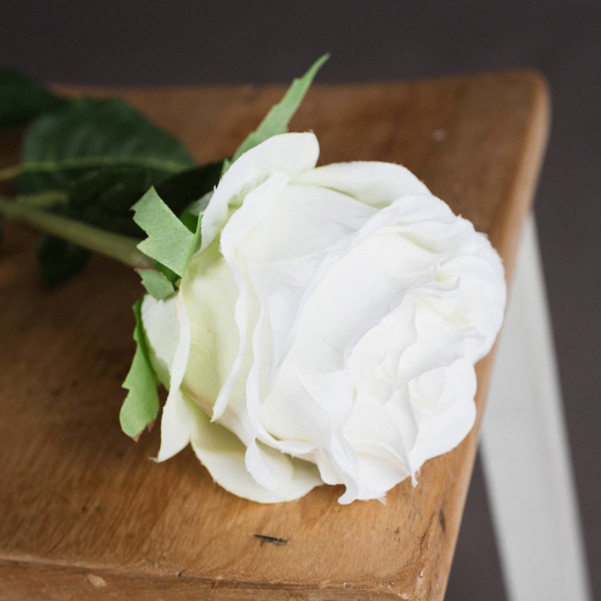 Artificial Traditional White Rose Stem – Click Style