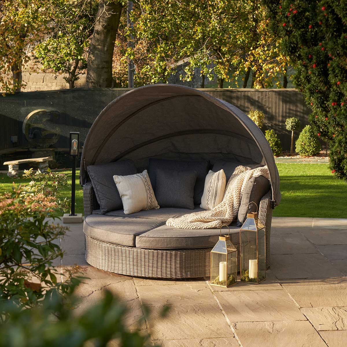 Avalonia Slate Grey Rattan Effect Round Garden Daybed with Canopy – Click Style