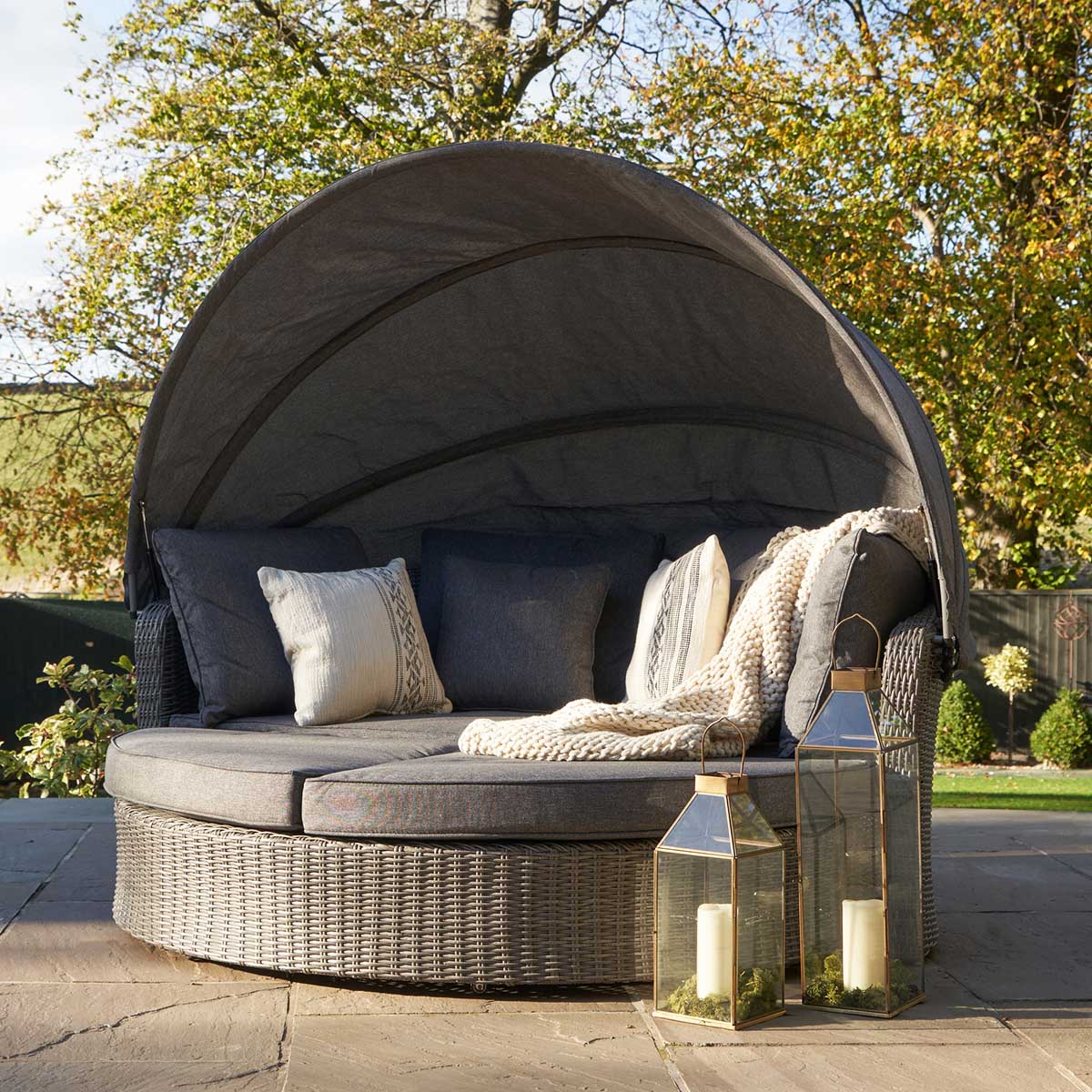 Avalonia Slate Grey Rattan Effect Round Garden Daybed with Canopy – Click Style