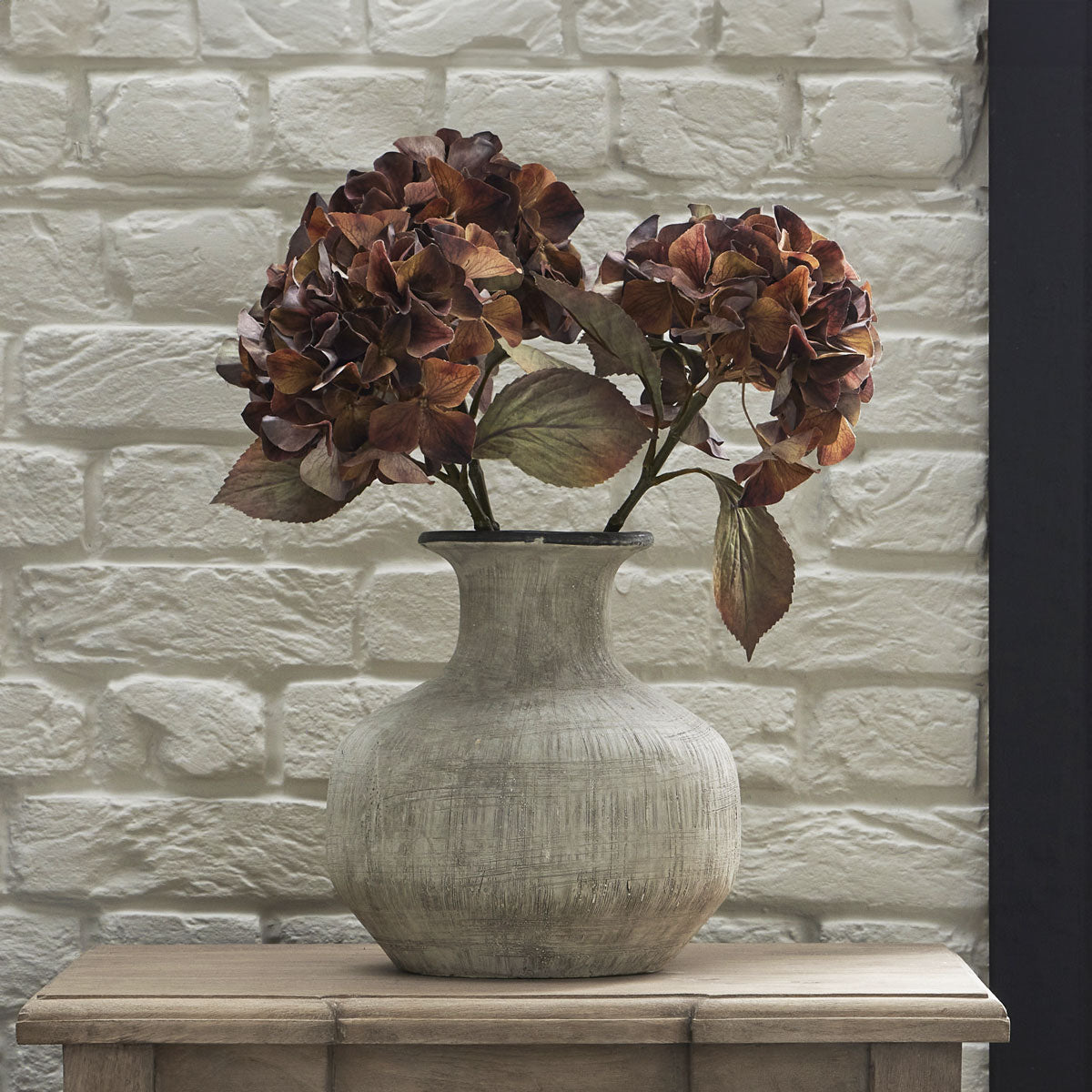 Matt Grey Ceramic Squat Balloon Vase With Earthy Distressed Texture – Click Style