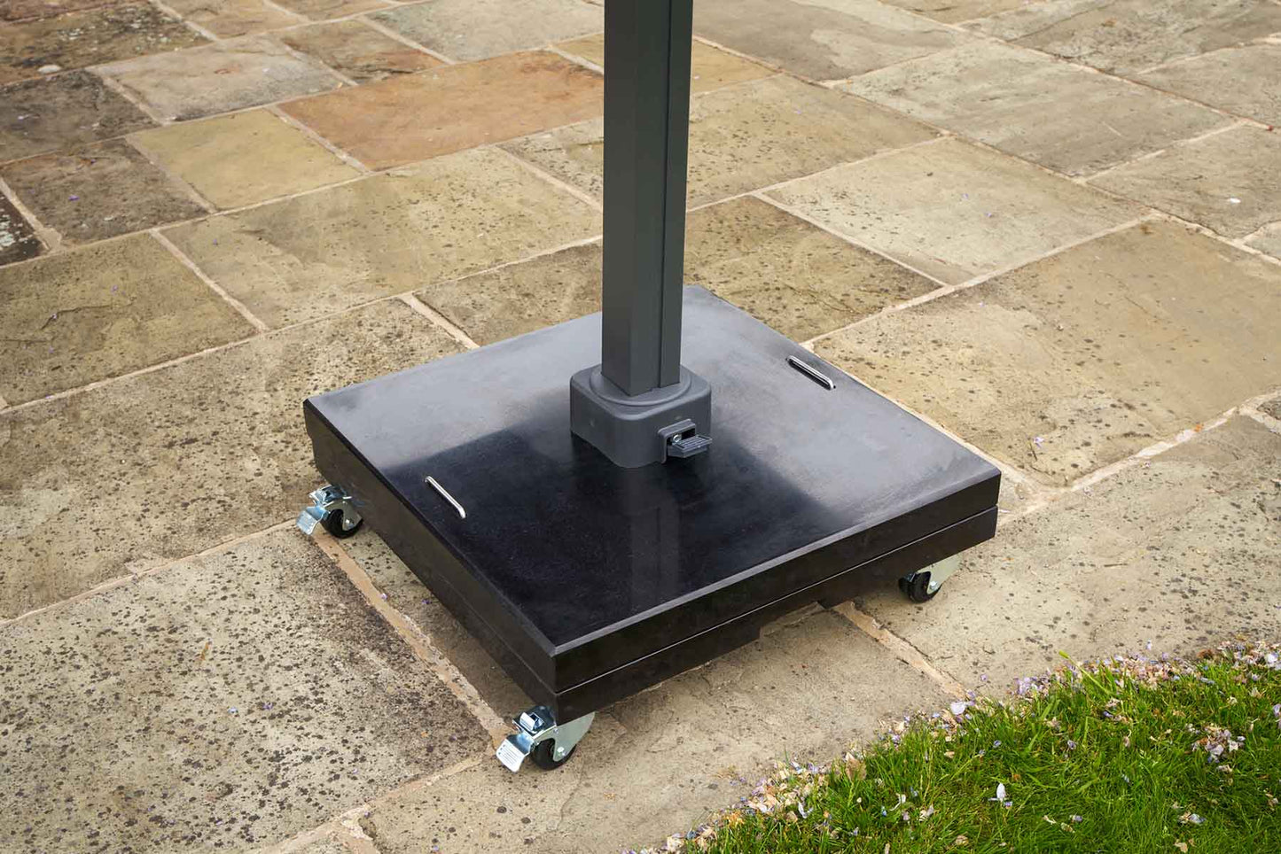 Modena Black Polished Granite Heavy Duty Cantilever Parasol Base 150kg – Click Style