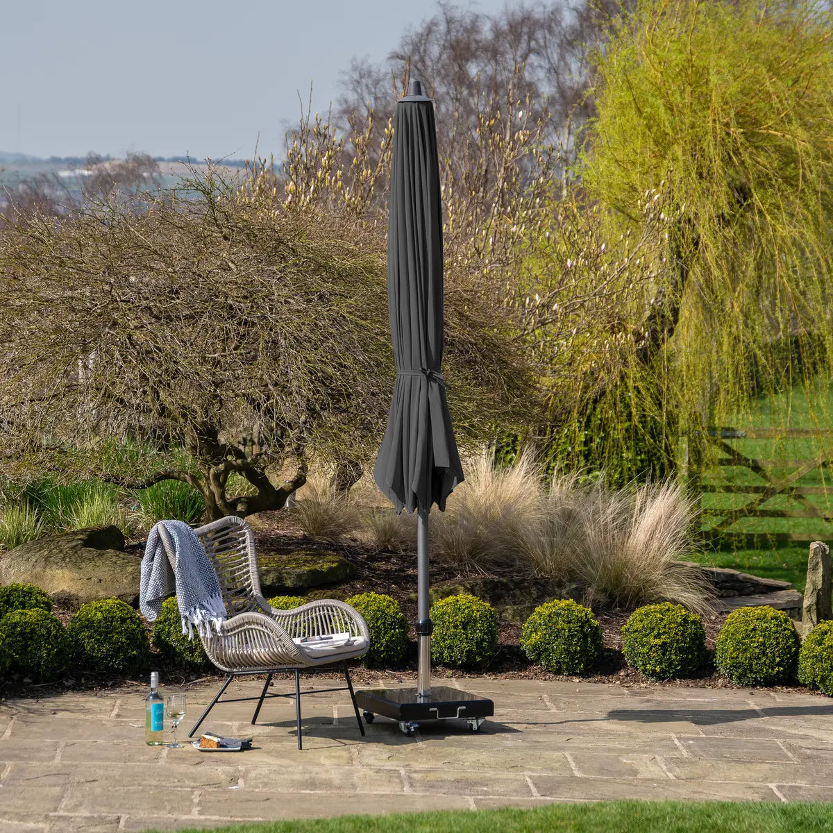 Platinum Riva 3.5m Round Centre Pole Parasol in Anthracite Grey – Click Style