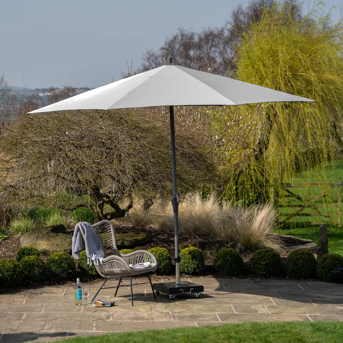 Platinum Riva 3.5m Round Centre Pole Parasol in Light Grey – Click Style