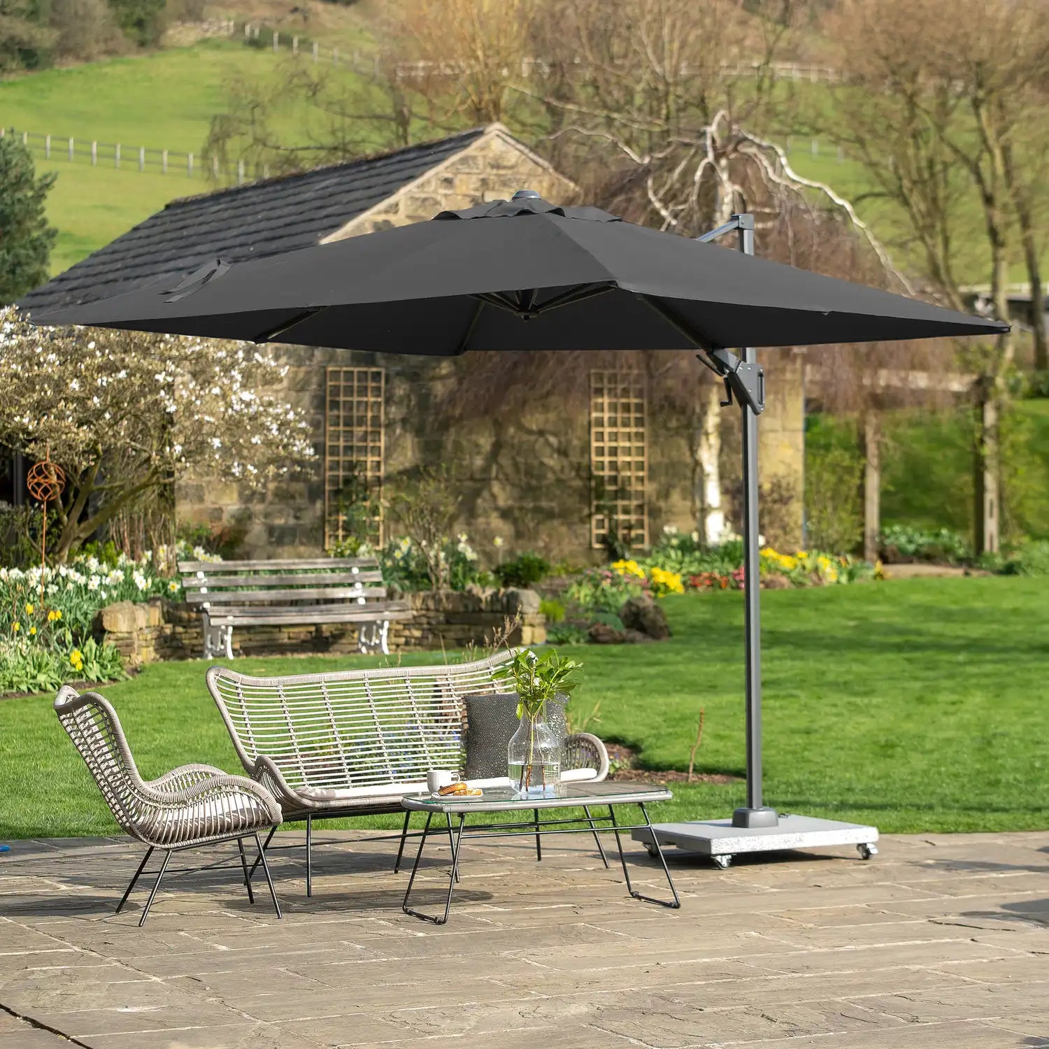 Platinum Voyager T2 2.7m Square Cantilever Parasol in Anthracite Grey – Click Style