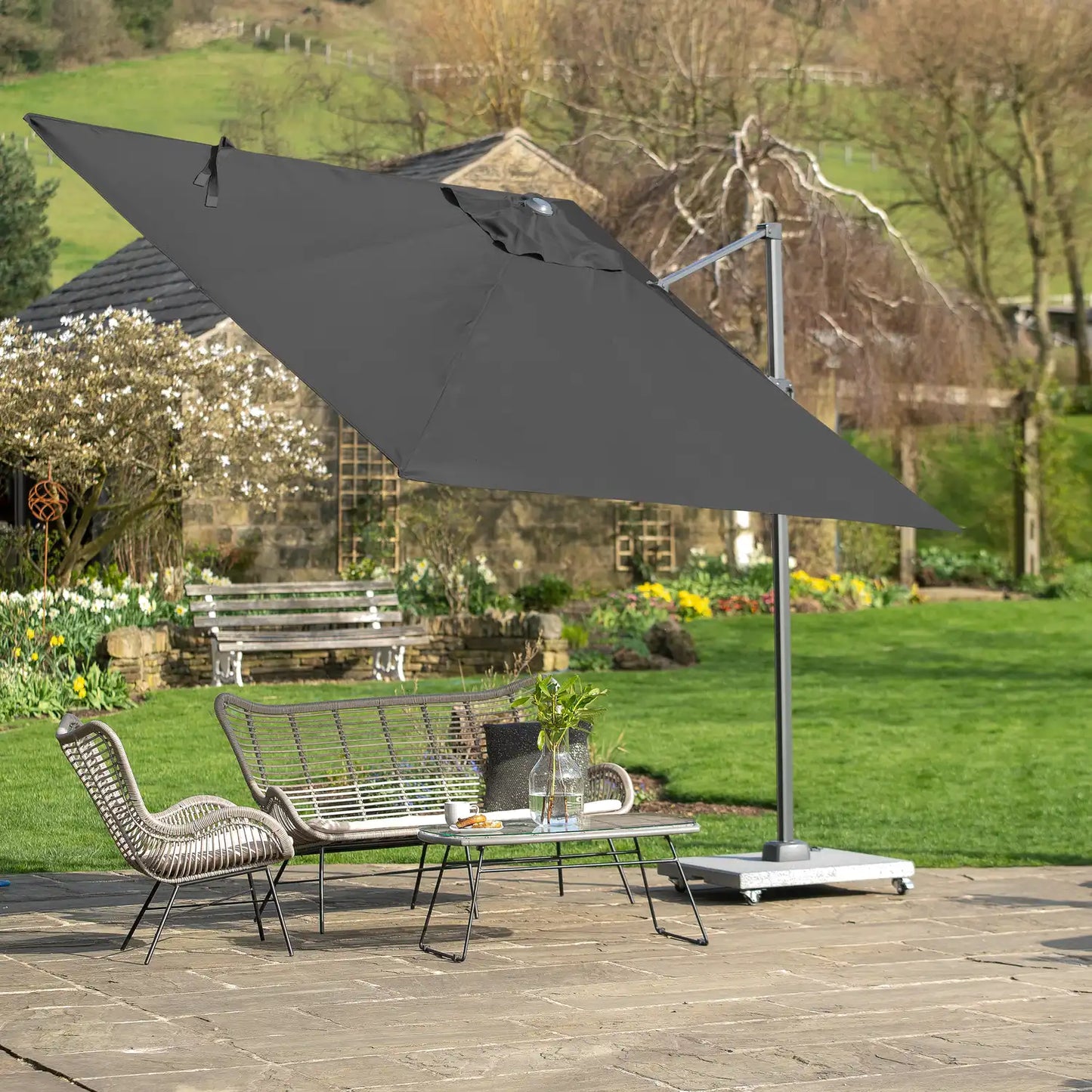 Platinum Voyager T2 2.7m Square Cantilever Parasol in Anthracite Grey – Click Style