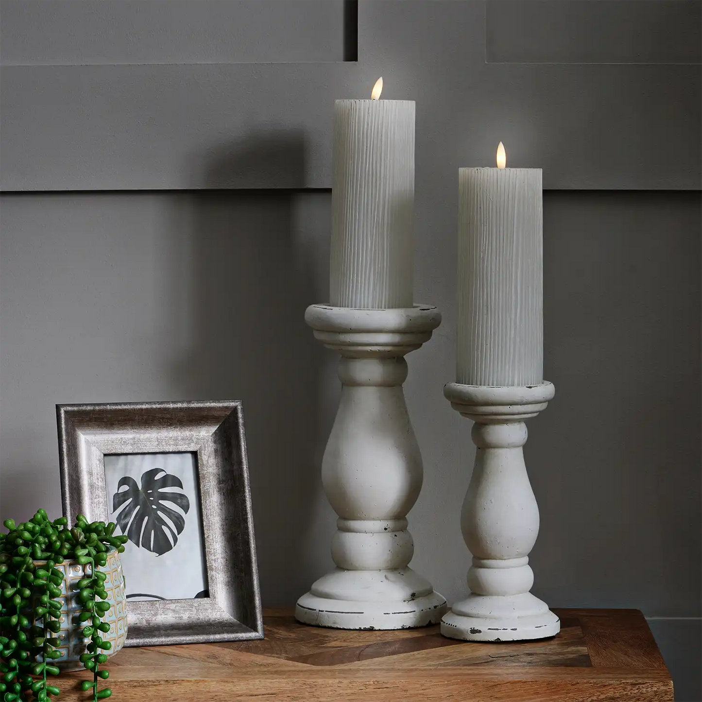 White LED Ribbed Pillar Candle with Flickering Flame 20x7.5cm – Click Style